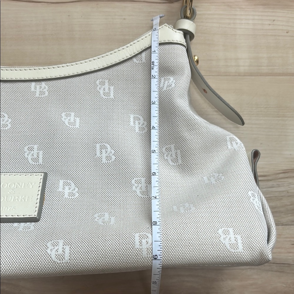 Dooney & Bourke White Shoulder Bag - Picture 11 of 13